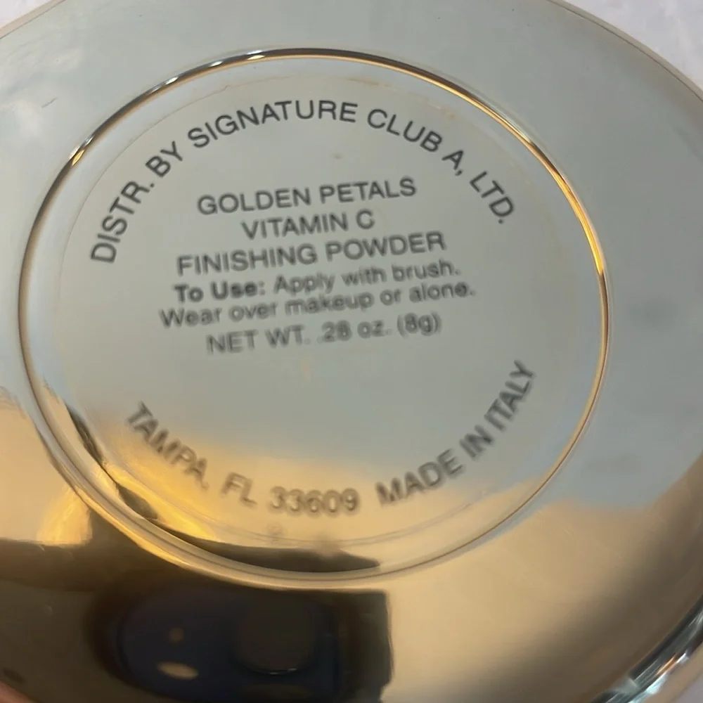 Signature club A golden petals finishing powder vitamin C moisturizing f…